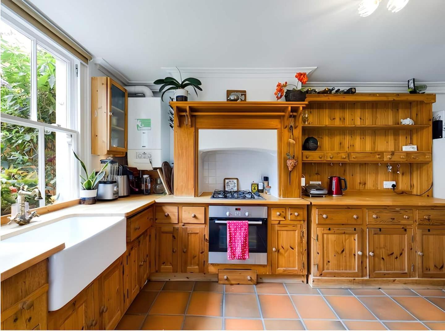 The Clapham Apartment With Private Patio London Exterior photo