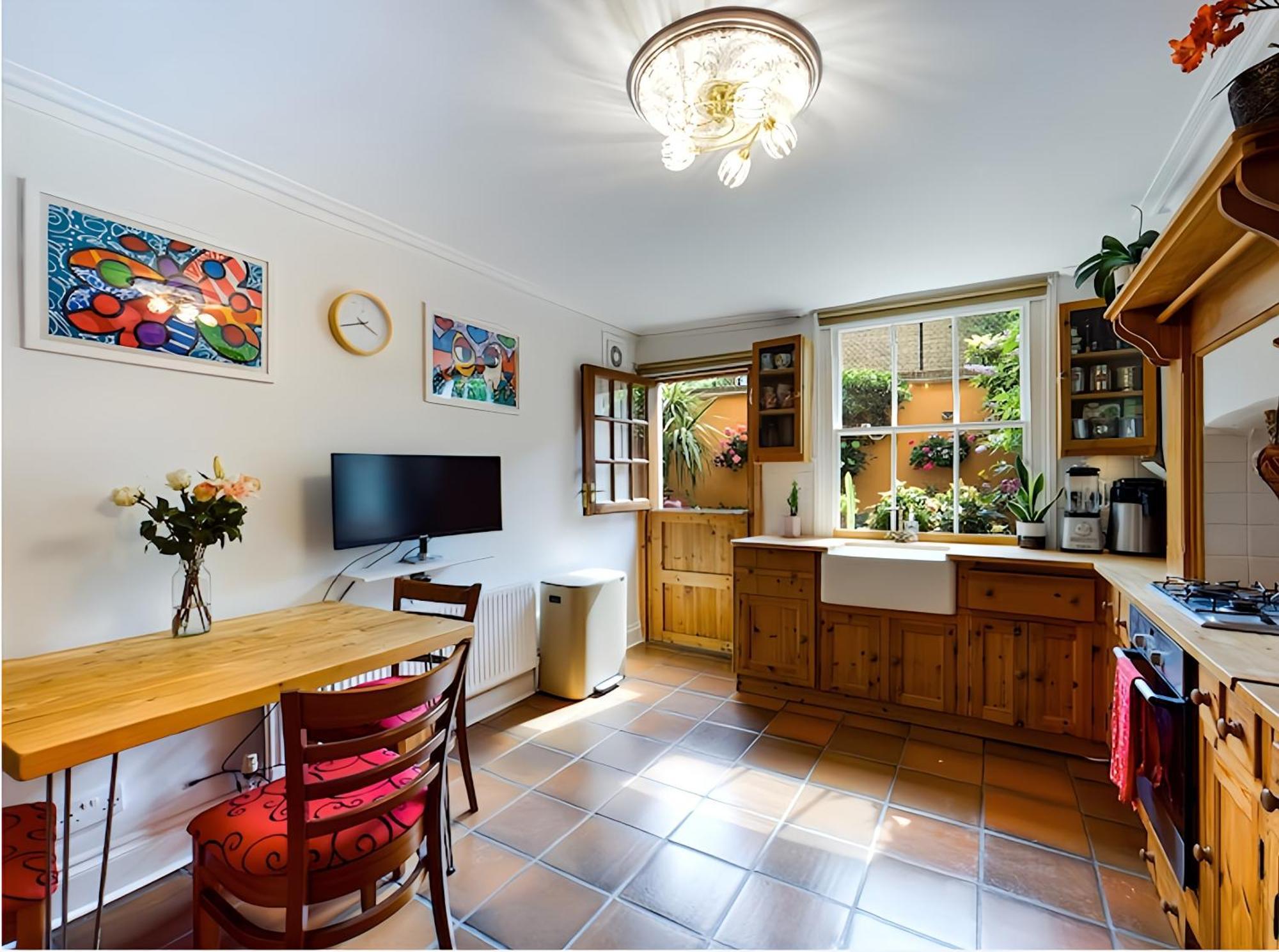 The Clapham Apartment With Private Patio London Exterior photo